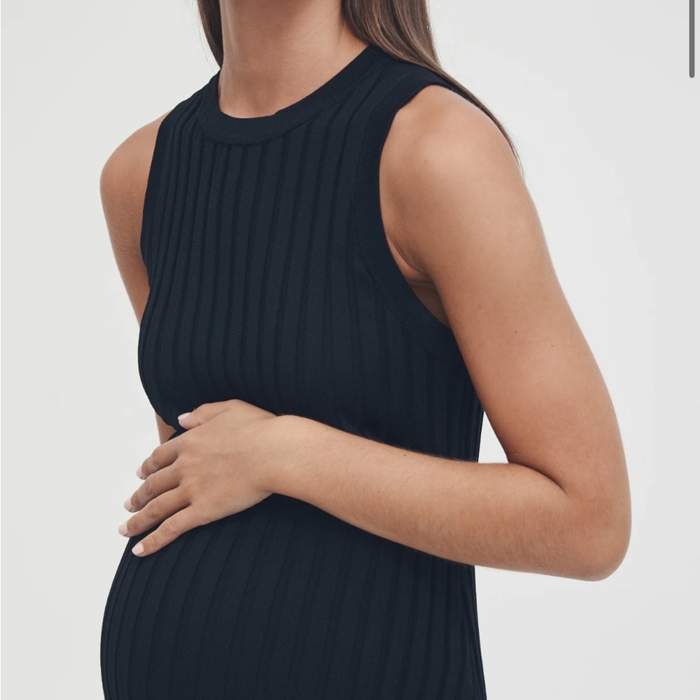 Chic Black Ribbed Midi Dress - Picture 5 of 11